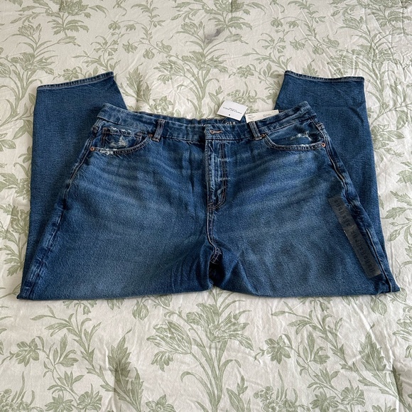American Eagle Outfitters Denim - American Eagle Curvy Mom Jeans